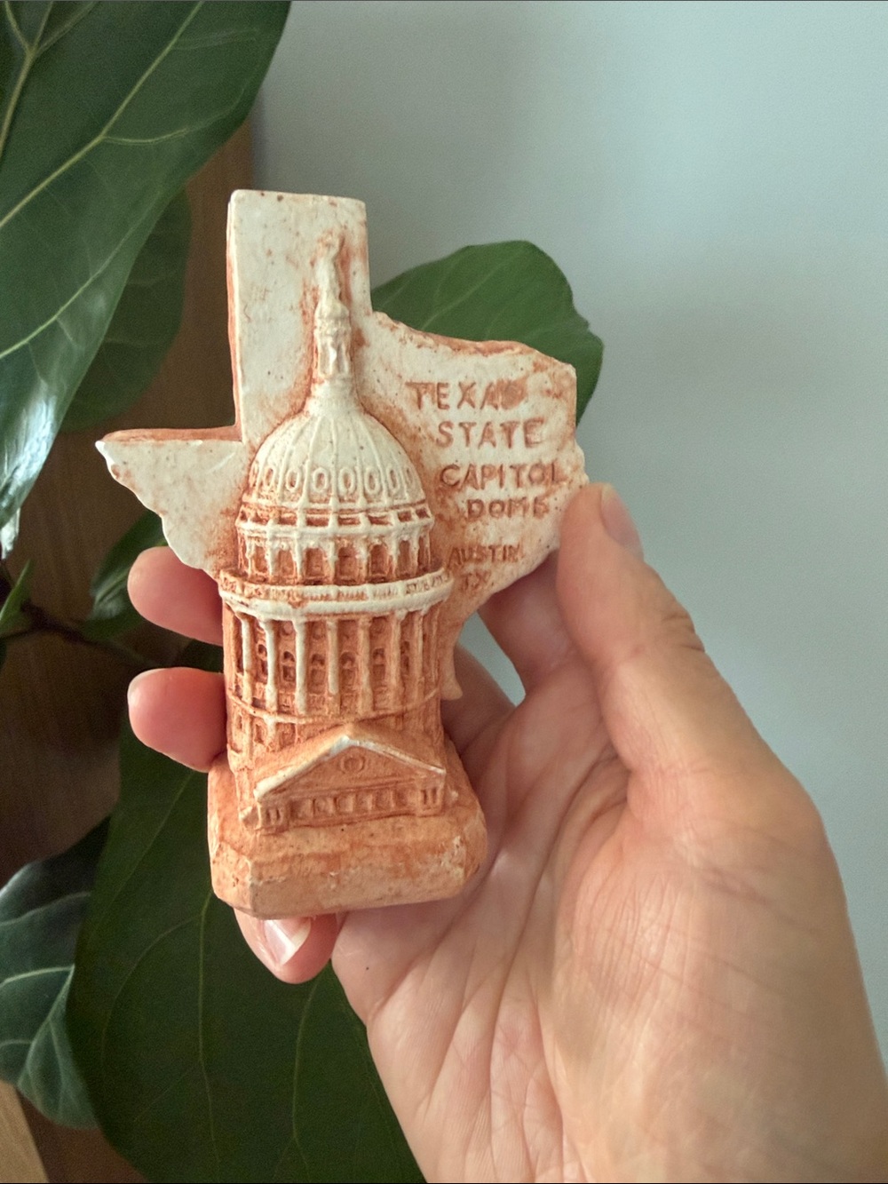 Texas State Capitol Souvenir Statue - Terracotta White